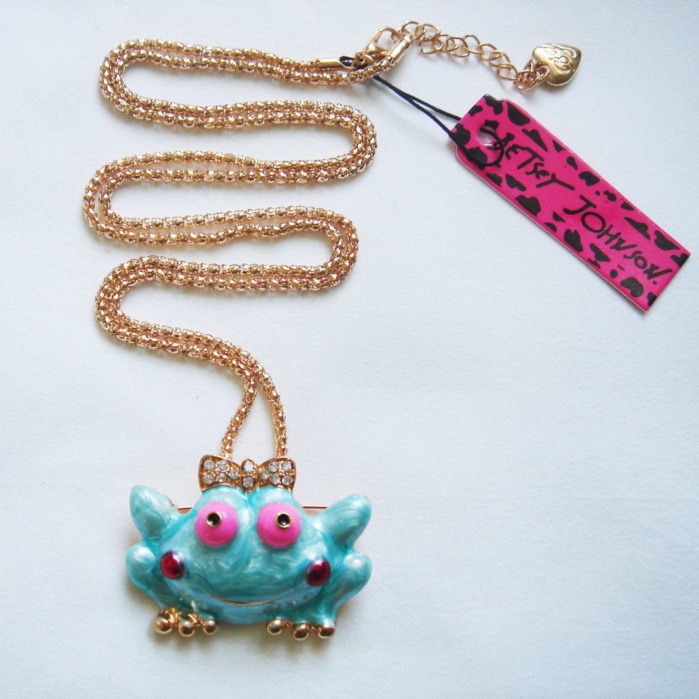 BETSEY JOHNSON FROG PENDANT